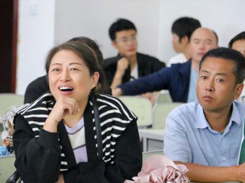 Phụ huynh Hà Nội lại tranh luận 1 vấn đề 'nóng bỏng' tay: Bỏ thì bao nhiêu cố gắng thành công cốc, giữ thì có quá bất công?