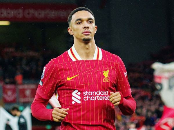 Alexander-Arnold chê đề nghị tăng lương mới nhất của Liverpool