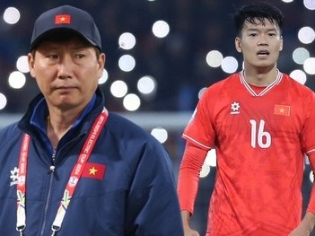 'Mất tích' thời ông Troussier, 'gà cưng' nhà bầu Hiển bỗng vụt sáng thành át chủ bài của HLV Kim Sang-sik