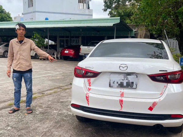 Nam thanh niên cùng bé gái 12 tuổi đi cướp ô tô
