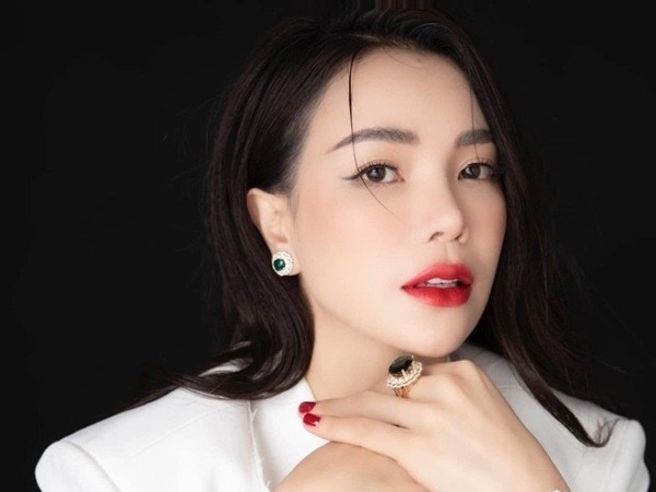 Người mẫu Trà Ngọc Hằng bị bác kháng cáo, phải trả 2,5 tỷ đồng cùng án phí