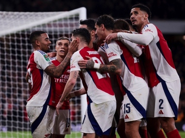 Ngược dòng bằng cú hat-trick đẳng cấp, Arsenal giành vé bán kết League Cup