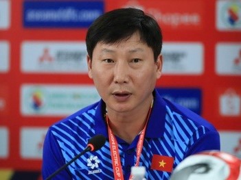 HLV Kim Sang-sik háo hức chờ Nguyễn Xuân Son xung trận, hé lộ vị trí của Tiến Linh khi ĐTVN có tiền đạo nhập tịch