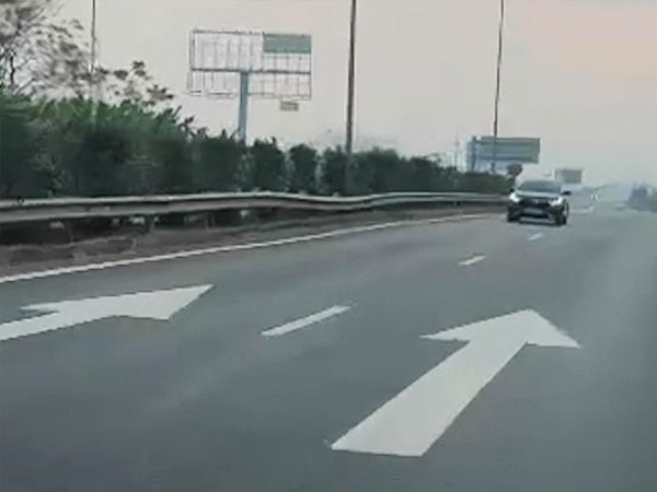 Cảnh sát 'soi' camera trên cao tốc, phát hiện tài xế ô tô đi ngược chiều