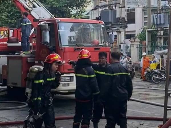 Cháy lớn nhà 4 tầng cho thuê trọ ở TPHCM, 2 người tử vong