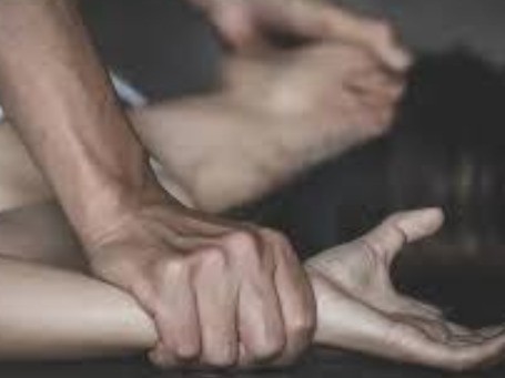 Cô gái nhảy sông tự tử, đoạn ghi chú trong điện thoại hé lộ tội ác kinh hoàng: Thủ phạm là 3 gã đàn ông!