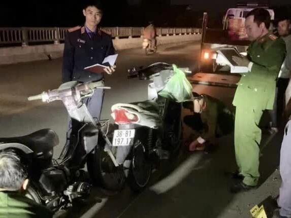 Dừng xe trên cầu để nôn ói khiến người khác gặp tai nạn tử vong