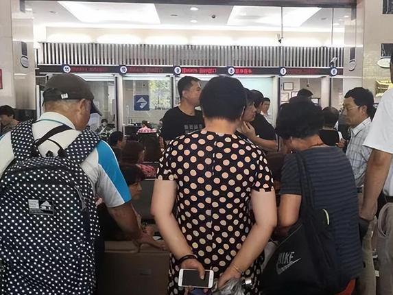 Người phụ nữ gửi tiết kiệm 3 tỷ đồng, 5 năm sau đi rút tài khoản chỉ còn 3 nghìn: Cảnh sát vào cuộc vạch trần thủ đoạn tinh vi, ngân hàng cũng không ngờ tới