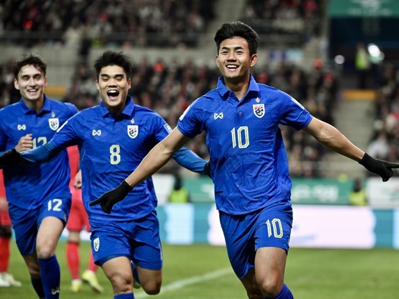 HLV tuyển Thái Lan bức xúc vì đang đá ASEAN Cup lại phải nhả quân cho CLB