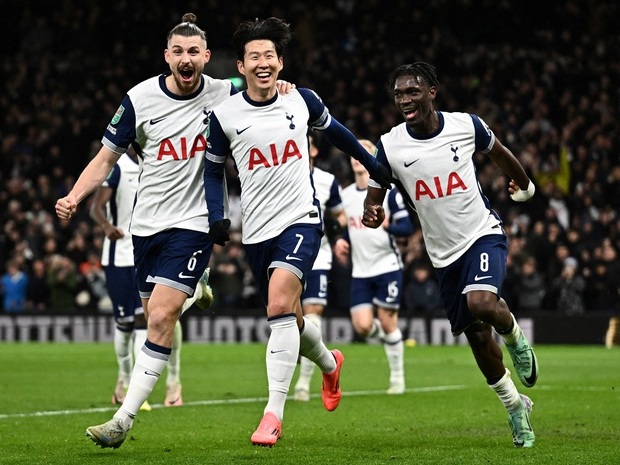 Rượt đuổi 7 bàn với Tottenham, Man United dừng bước tứ kết League Cup