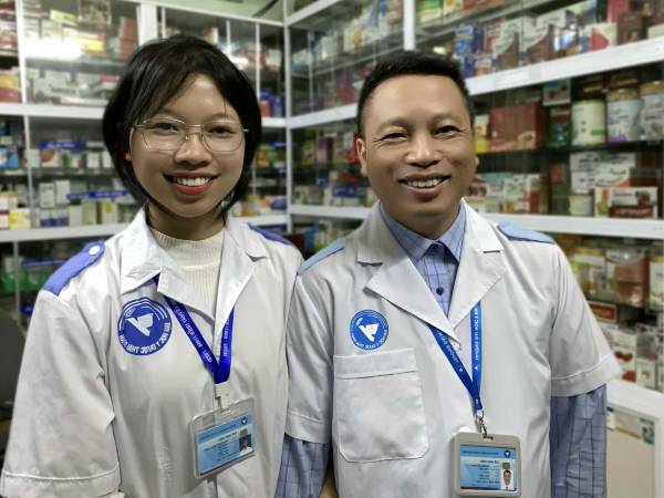 Chuyện lạ tại ĐH Y Dược Thái Bình: Bố và con gái là bạn học, ở nhà cái gì cũng nhường, đến trường tranh nhau xem điểm ai cao hơn