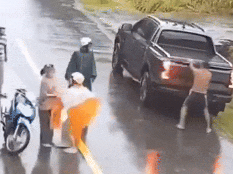 Người đàn ông đi xe bán tải đuổi chém 2 phụ nữ: Sự việc xảy ra 2 tháng trước!