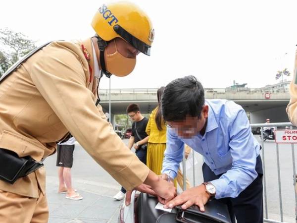 Tài xế bị trừ hết điểm giấy phép lái xe sẽ phục hồi thế nào?