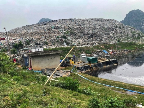 Phát hiện thi thể trẻ sơ sinh trong bãi rác ở Thanh Hóa