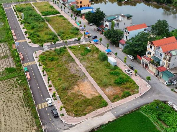 Bảng giá đất Hà Nội tăng cao, tiền bồi thường thu hồi đất và tiền thuế, phí về đất đai có tăng?
