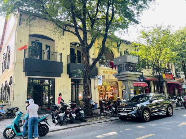6 tháng sau khi Starbucks Reserve trả mặt bằng, chủ 'đất vàng' Hàn Thuyên vẫn ế: 'Mất' 3,6 tỷ đồng vì muốn nâng giá lên 750 triệu/tháng