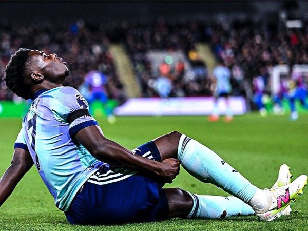 Arsenal nhận tin 'sét đánh', Mikel Arteta lo sốt vó
