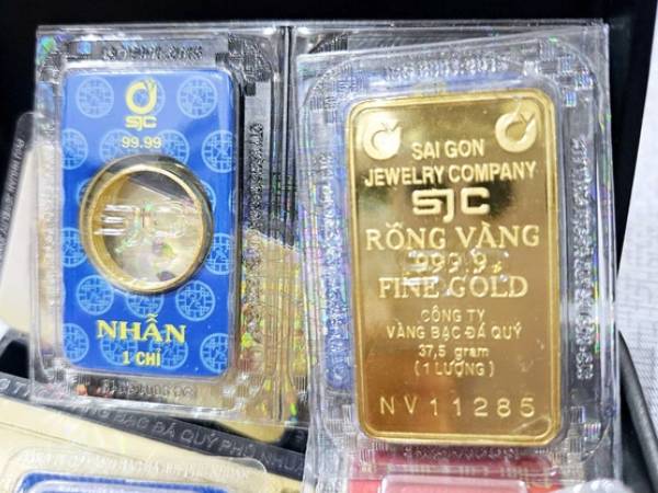 Biến động liên tục, giá vàng miếng SJC lẫn vàng nhẫn lại giảm