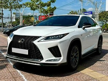 Lexus RX 300 chạy 3 năm lên sàn xe cũ với giá khó tin