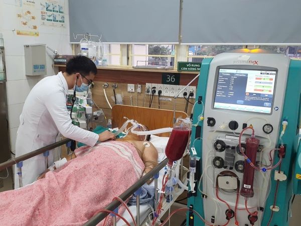 Vụ ngộ độc ở Long Biên khiến 2 người tử vong, 20 người cấp cứu: Acetonitrile gây hại thế nào?