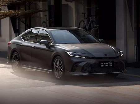 Cận cảnh Toyota Camry Glorious Edition đặc biệt, từ 706 triệu đồng
