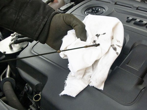 Cách nhận biết xe đang gặp vấn đề do hao dầu động cơ