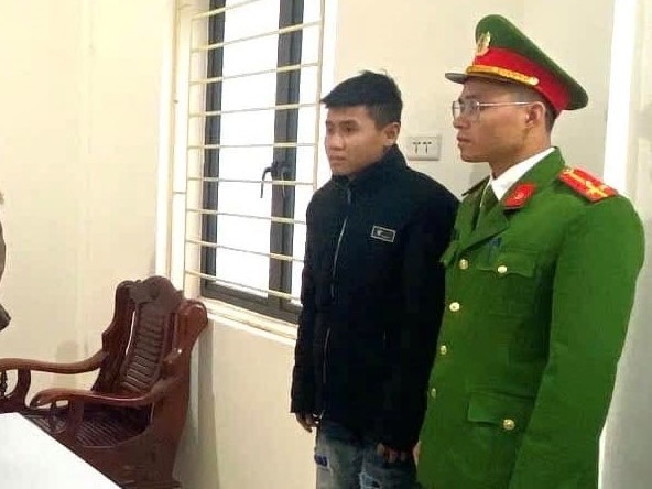 Bắt khẩn cấp đối tượng uống bia rượu, lái xe tông vào tổ công an