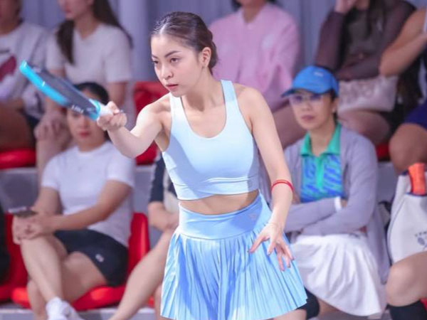 'Mối tình năm 17 tuổi' nổi tiếng nhất làng bóng đá khoe vóc dáng trên sân pickleball, nhan sắc sau 5 năm gây ngỡ ngàng