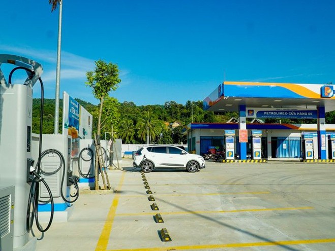 Lý giải nguyên nhân VinFast miễn phí sạc ôtô điện đến 30/06/2027