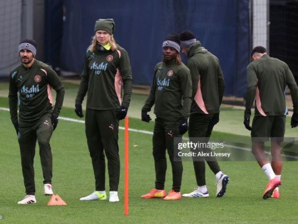 Giáng sinh buồn của Man City: HLV Guardiola duy trì kỷ luật, dàn sao ngủ ở sân tập