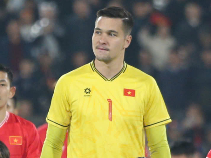Lộ hình ảnh Filip Nguyễn 'cô đơn' khi rời Singapore, điều gì đang xảy ra với thủ môn Việt kiều?