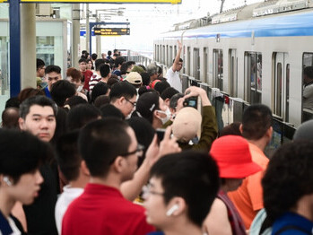 Metro số 1 ở TPHCM dừng chạy tàu vì mưa to kèm giông sét