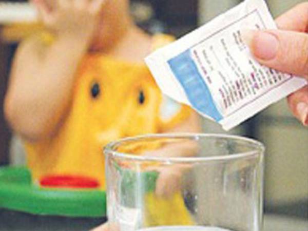 Uống Oresol được pha quá đặc, bé trai 9 tháng tuổi ở Hà Nội rơi vào tình trạng rối loạn ý thức