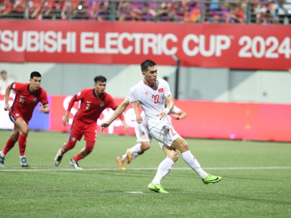 Tiến Linh được Xuân Son nhường đá penalty