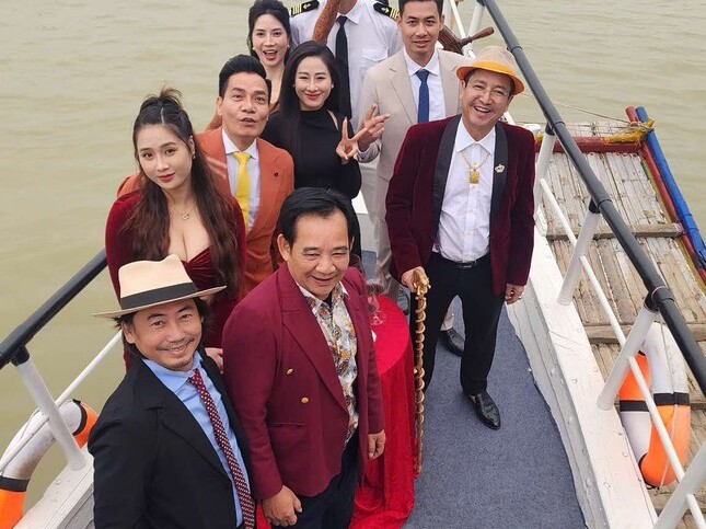 NSƯT Chí Trung: 'Cát-xê phim Tết chỉ đủ đổ xăng'