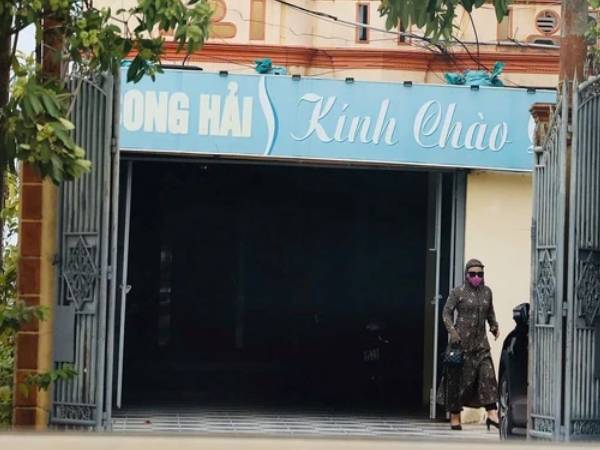 Kỷ luật chủ tịch xã sau vụ 'rời nhà nghỉ cùng phụ nữ lạ' ở Quảng Bình