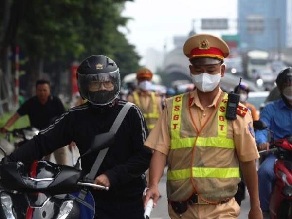 Vượt đèn đỏ bị phạt đến 20 triệu, từ năm 2025 nhiều lỗi giao thông tăng mức phạt