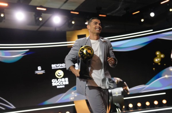 Cristiano Ronaldo tuyên bố 'giải quyết hết các vấn đề của MU' nếu là ông chủ