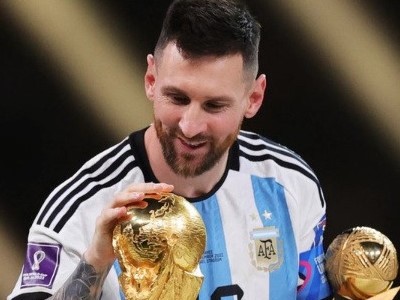BTC Ligue 1 đăng ảnh Messi vô địch World Cup mỉa mai Ronaldo