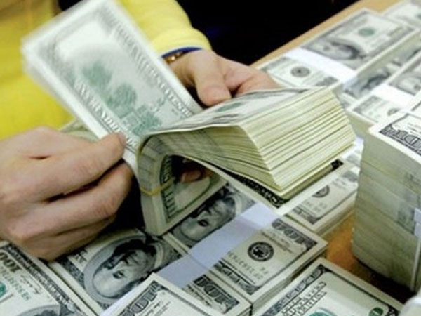 Động thái tăng giá ‘hút’ vàng, USD phải can thiệp