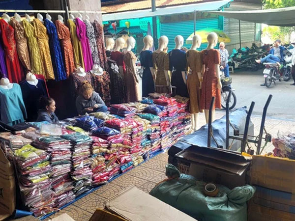 Nhiều chợ đầu mối vắng hoe, 2 giờ chiều tiểu thương đã đóng cửa