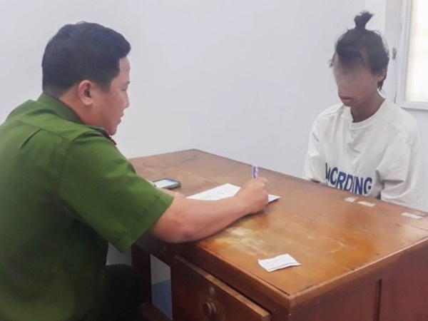 Làm rõ vụ đốt xe ô tô ở Vĩnh Long
