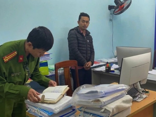 Bắt tạm giam Trưởng phòng Quản lý Đô thị thành phố Hội An