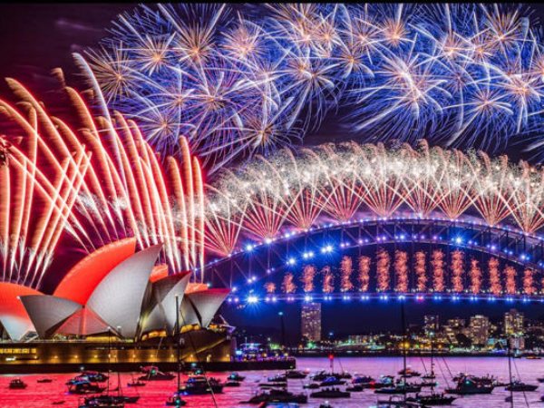 New Zealand rực rỡ sắc màu, Úc bắn pháo hoa sớm đón năm mới