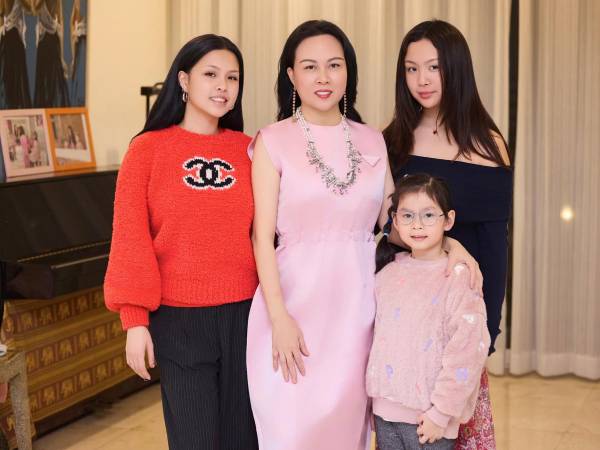 3 ái nữ nhà Phượng Chanel: Nhan sắc hai con gái lớn gây bất ngờ, nhóc tỳ út được thừa hưởng điều này từ Quách Ngọc Ngoan