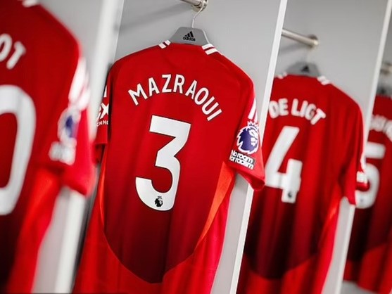 Adidas dọa cắt hợp đồng tài trợ áo đấu 900 triệu bảng với Man United