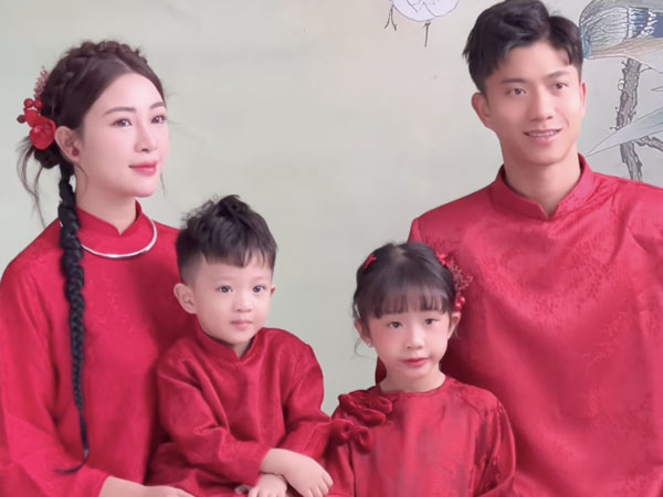 'Cặp đôi vàng' làng bóng đá: Vợ từng vướng nghi vấn thứ 3 đến cuộc sống viên mãn, sở hữu đủ khách sạn, nhà hàng bạc tỉ