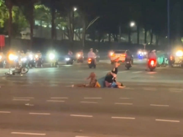 Vụ người đàn ông bị đánh dã man ở Bình Dương: Người vợ suy sụp, đau đớn khi thấy chồng nằm bất động trên giường bệnh