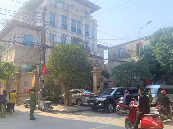 Công an khám xét nhà đại gia nghìn tỷ ở Nghệ An