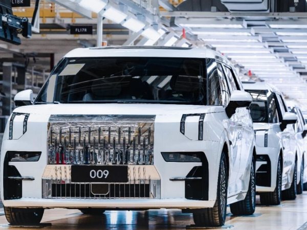 Zeekr bất ngờ 'quay xe' làm hybrid: Ra mắt 2 SUV mới năm nay, nếu về Việt Nam dễ hút khách hơn xe điện